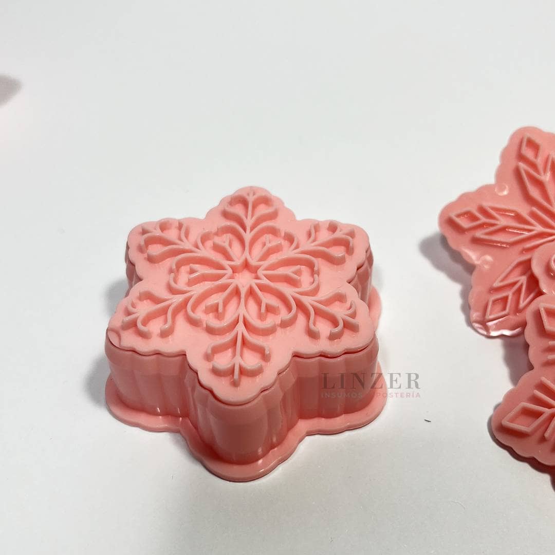 Set 10 piezas: 1 Cortador + 9 sellos copos de nieve navideños - Linzer insumos reposteria