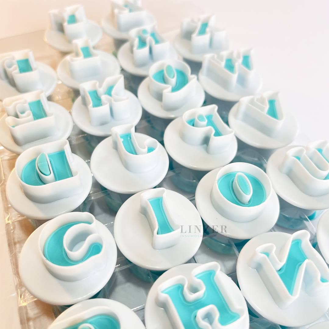 Set de 26 Cortadores de Letras con Expulsor - Linzer insumos reposteria 